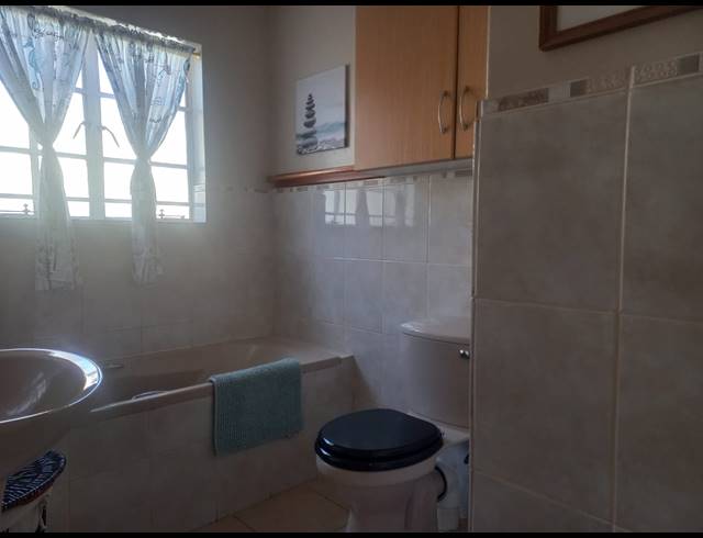 2 BEDROOM SECTIONAL TITLE TO LET IN HEIDELBERG CENTRAL